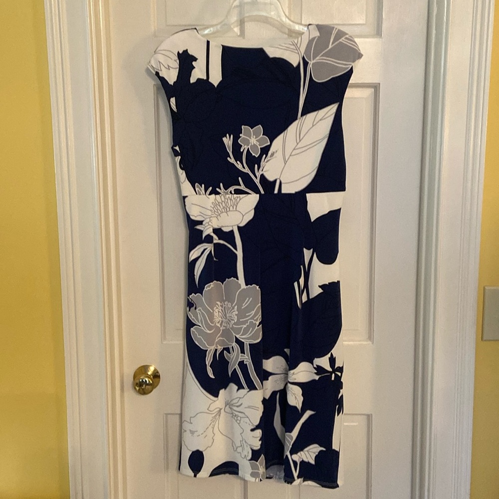 Lauren Ralph Lauren White & Navy Blue Floral V-Neck Dress - Picture 3 of 9